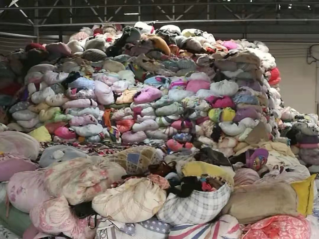银川旧衣服回收/床单被罩棉花的价格信息！